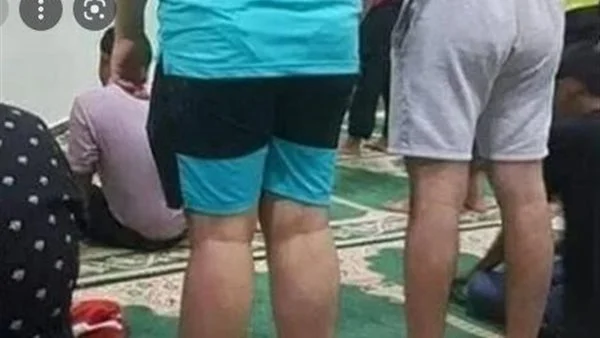 الصلاة بملابس قصيرة في المنام