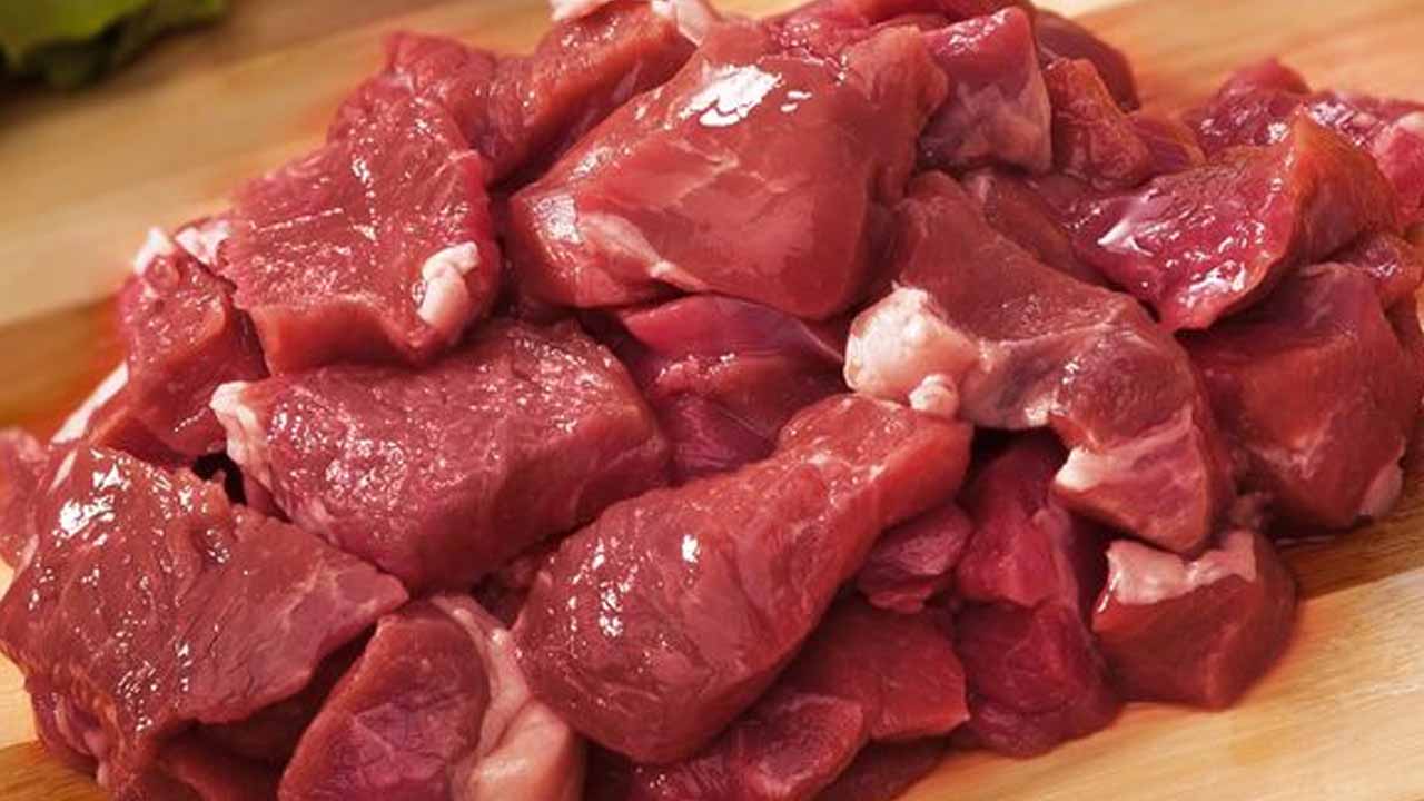 اللحم غير مطبوخ في المنام