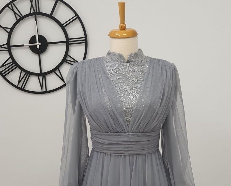 الفستان الرمادي في المنام