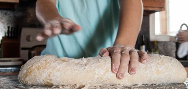 الشعر في العجين في المنام